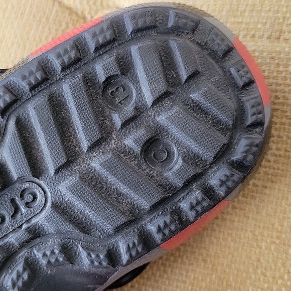 Sherpa Fleece Lined Crocs Grey/Red Plaid Youth 13 - Picture 7 of 7